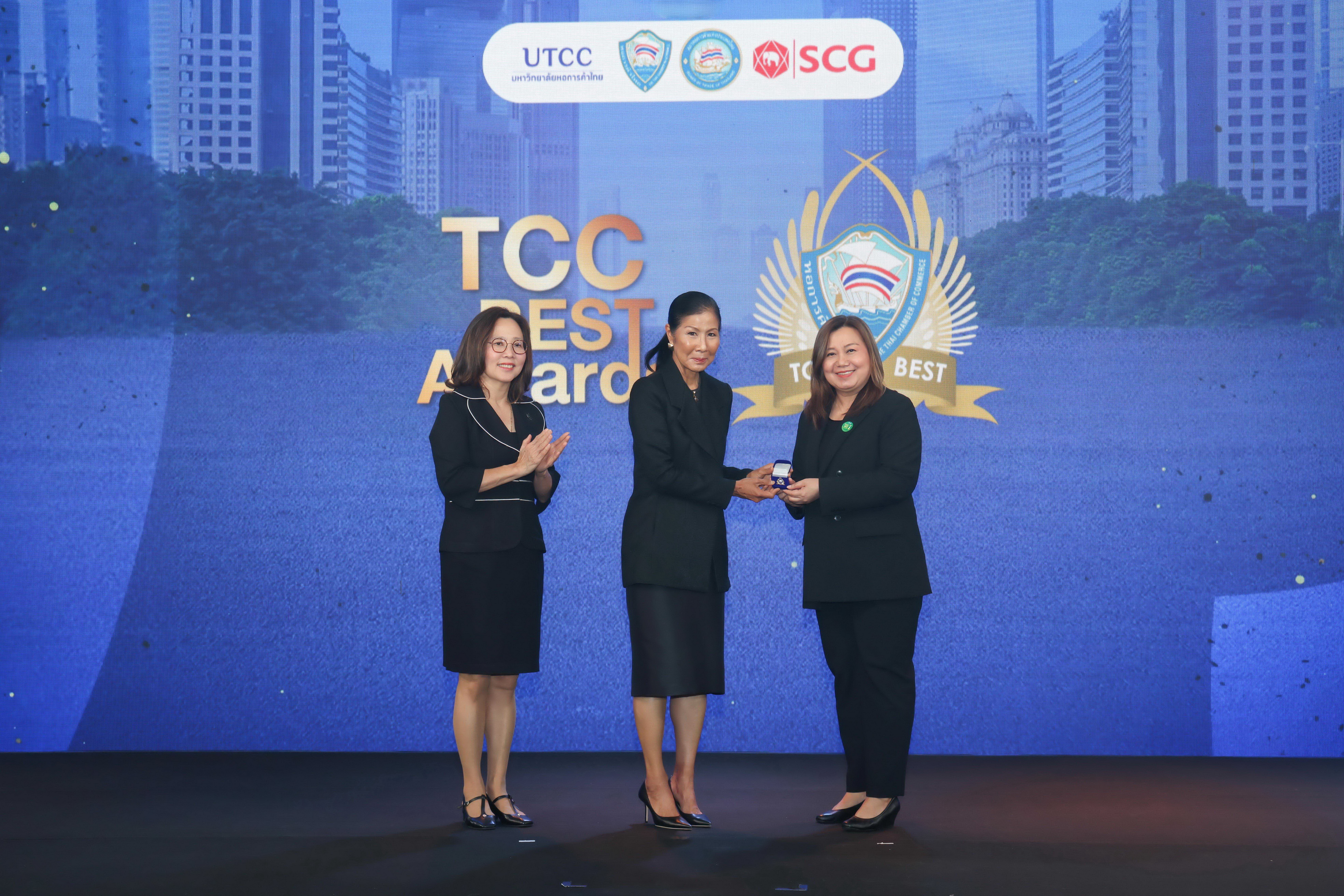 กรุงเทพประกันภัยตอกย้ำองค์กรจรรยาบรรณดีเด่น รับเข็มกลัดเชิดชูเกียรติจากงานประกาศเกียรติคุณจรรยาบรรณดีเด่น หอการค้าไทย 2568