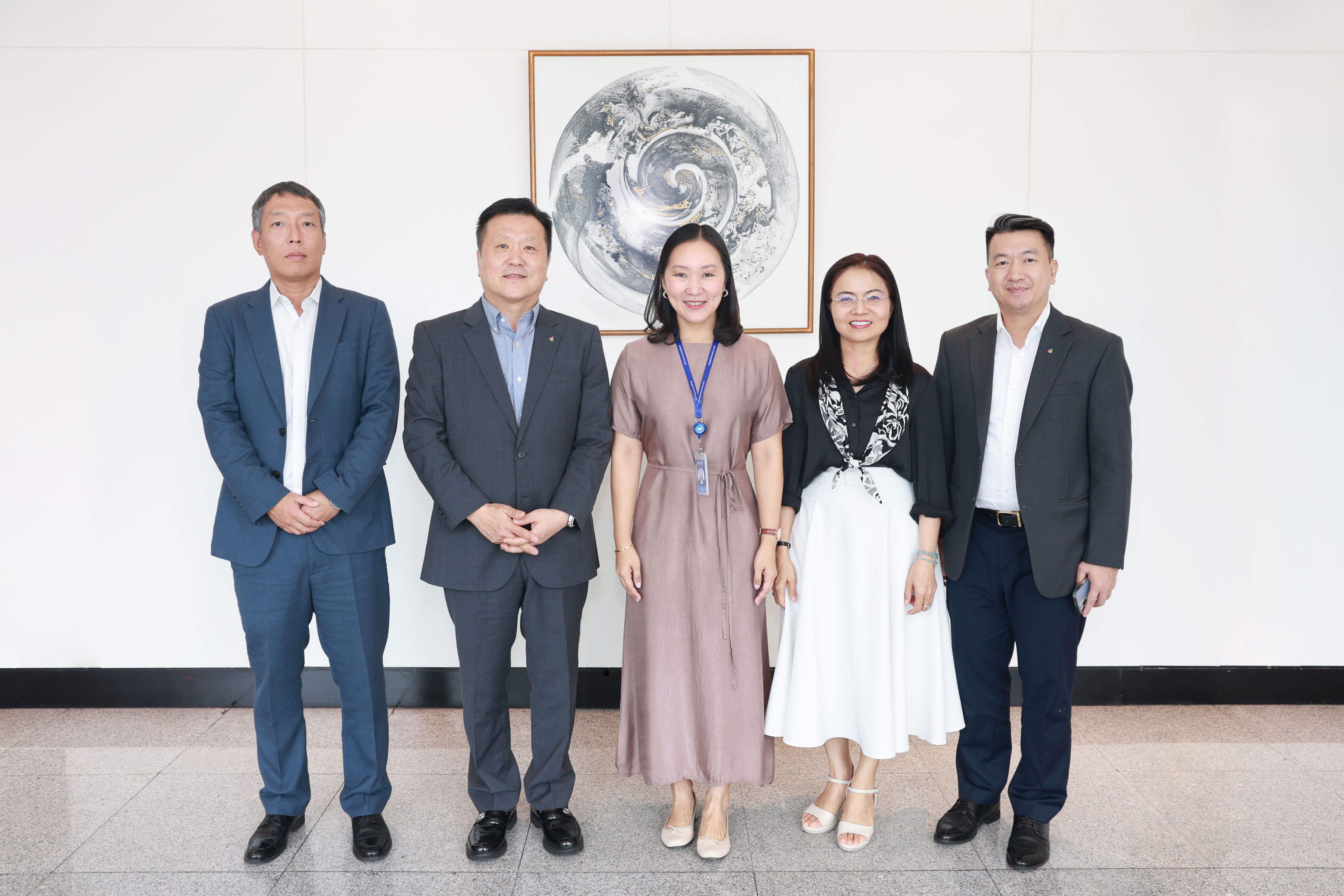 กรุงเทพประกันภัยเปิดบ้านต้อนรับคณะผู้บริหารบริษัทนายหน้าประกันภัยและบริษัทประกันภัยชั้นนำจากเวียดนาม เยี่ยมชมระบบเทคโนโลยีการเคลมรถยนต์ที่อำนวยความสะดวกแก่ลูกค้าและคู่ค้า